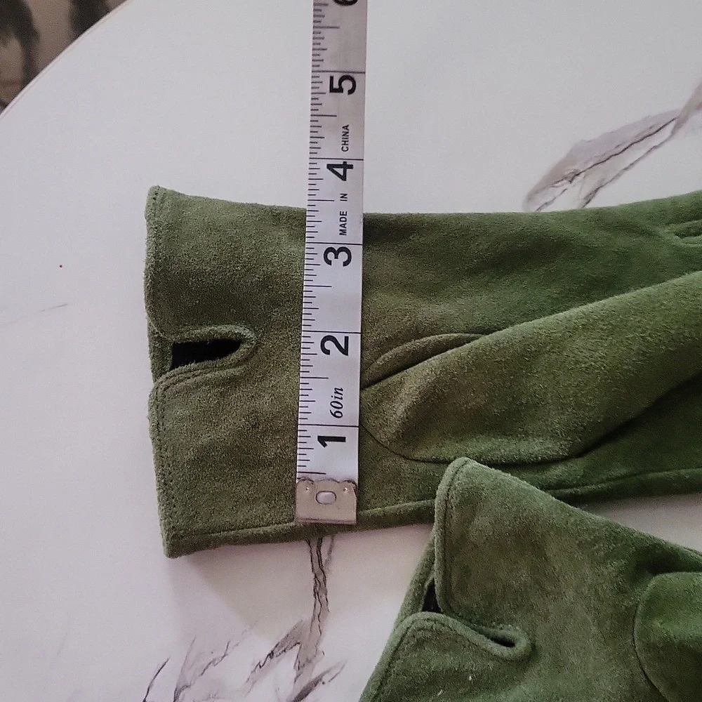 Merona Vintage green suede ladies elegant gloves
